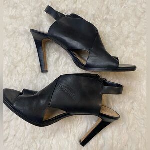 VINCE CAMUTO SIZE 9.5M BLACK LEATHER HEELS